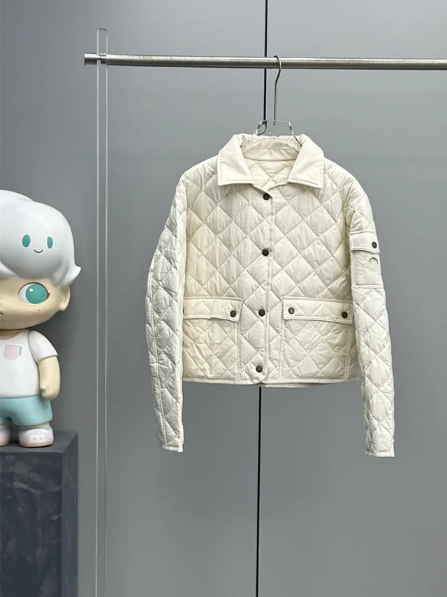 Mengjia New Chitre Diamond-Quilted Down Jacket Detail