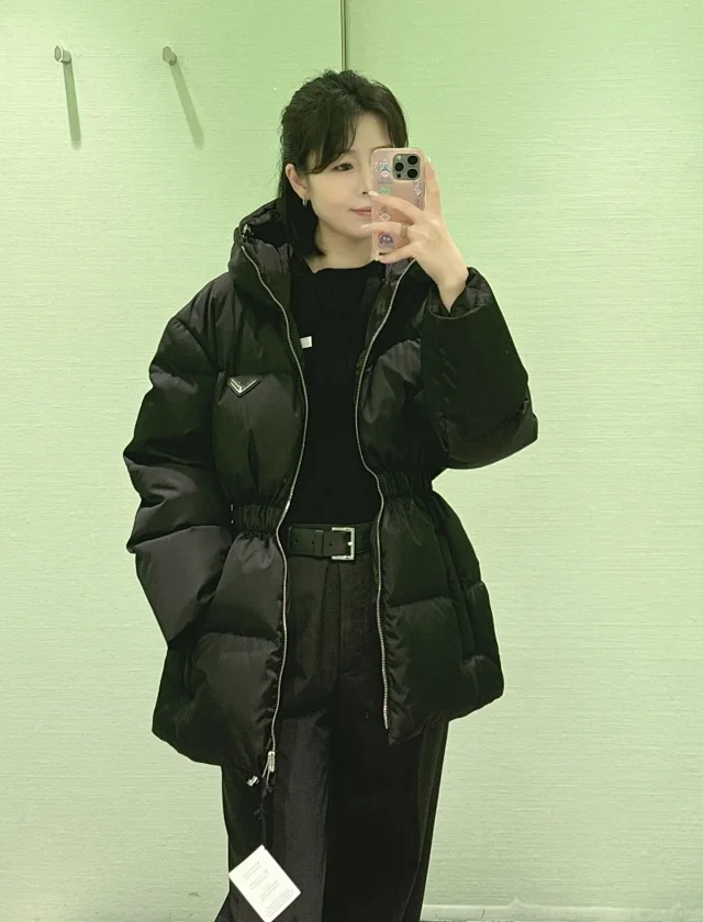 PUJIA Women's Logo Lapel Down Jacket Detail