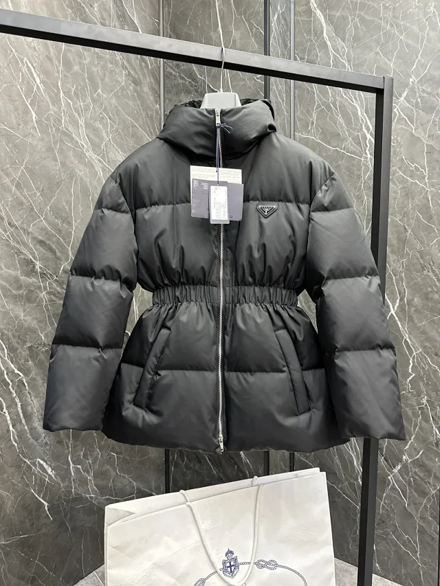 PUJIA Women's Logo Lapel Down Jacket Detail