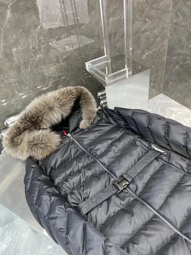 Fur-Trimmed MO Women's Long Down Jacket Detail