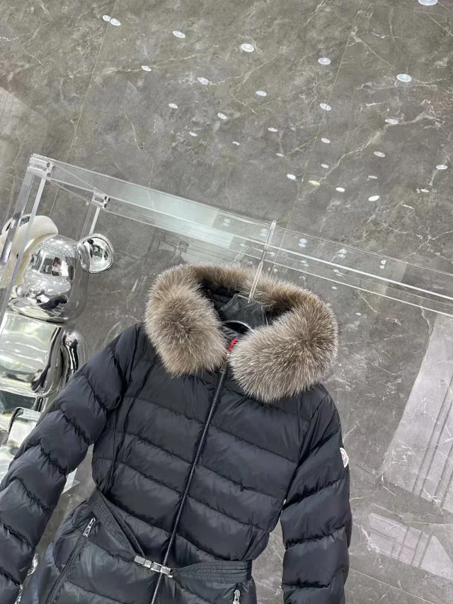 Fur-Trimmed MO Women's Long Down Jacket Detail