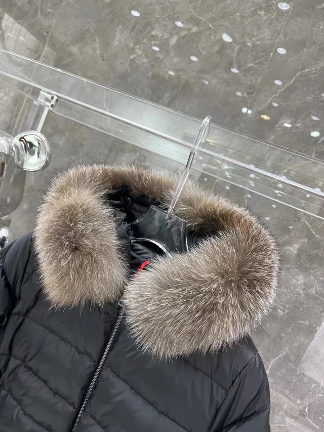 Fur-Trimmed MO Women's Long Down Jacket Detail