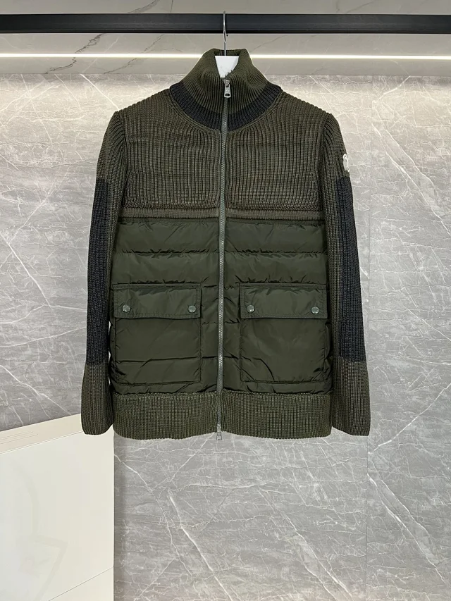 Mengjia Men's Stand Collar Down Jacket Detail
