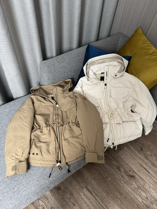 Mengjia Women's Nimba Hooded Down Jacket Detail