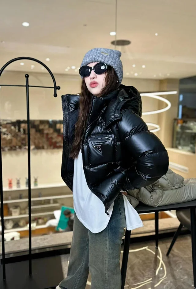 PRA2025 Unisex Minimalist Hooded Down Jacket Detail