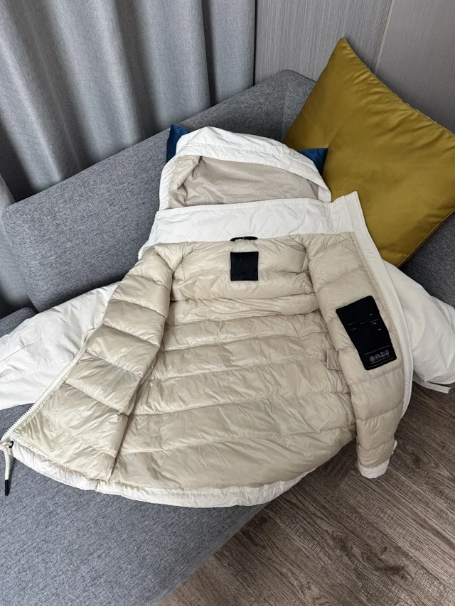 Mengjia Women's Nimba Hooded Down Jacket Detail