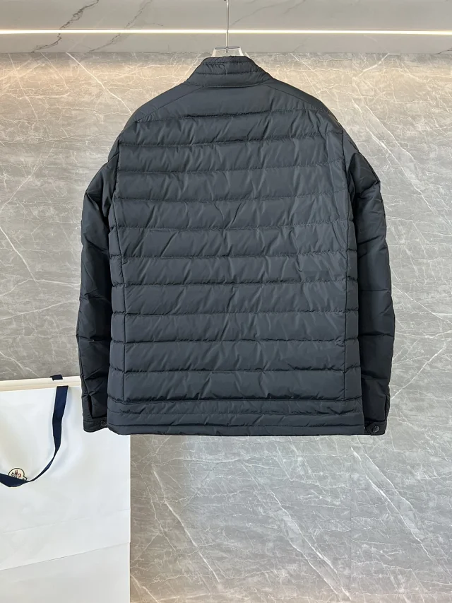 Mengjia Men's Striped Slim Down Jacket Detail