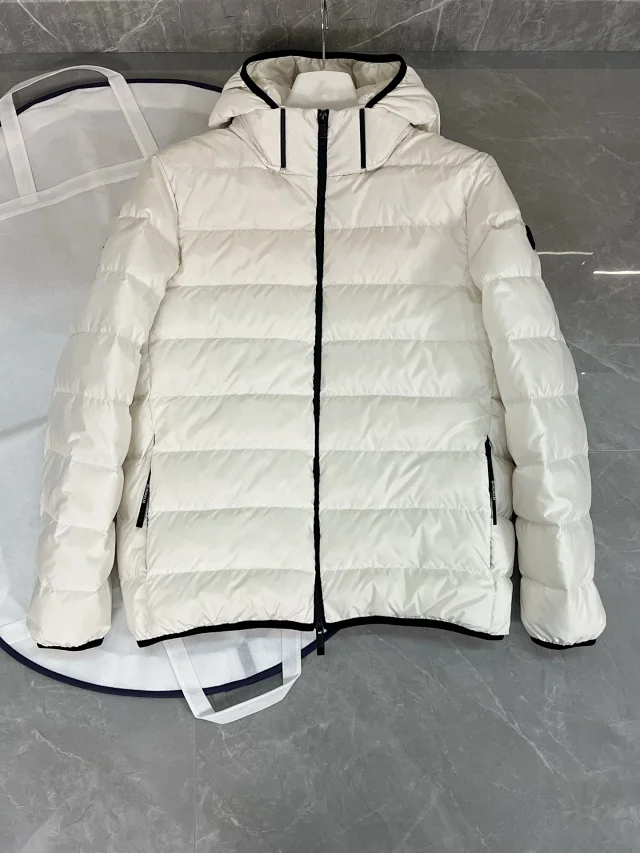 Jeluz Black Label Light Hooded Down Jacket Detail