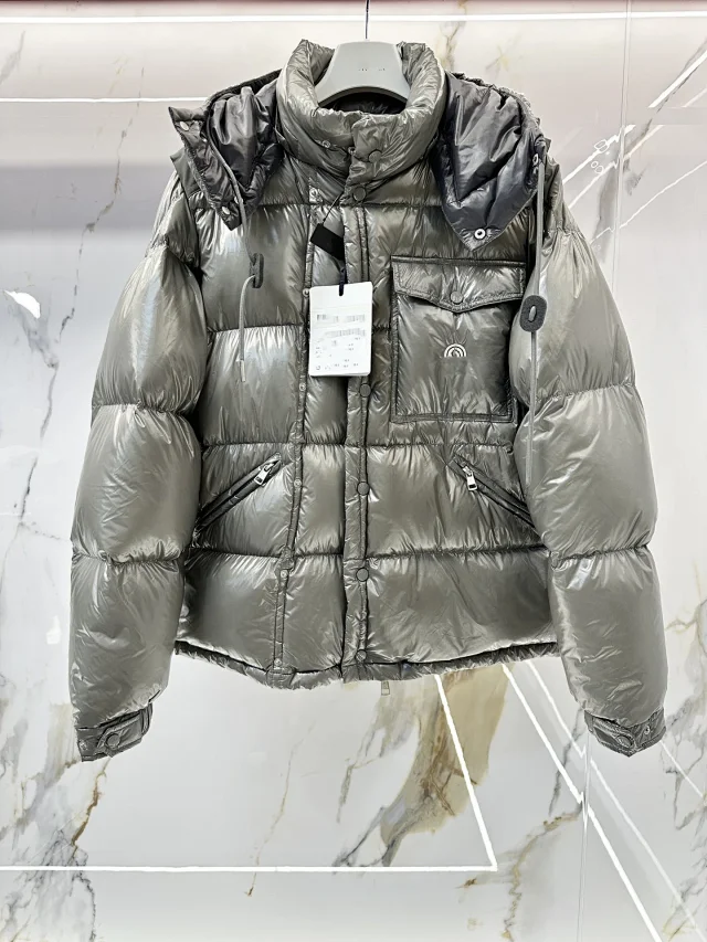 Mengjia Karakorum Men's Cropped Hooded Puffer Detail