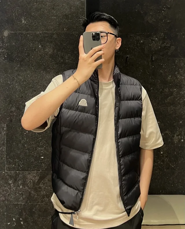 Mengjia 25SS Contrin Sleeveless Down Vest Detail