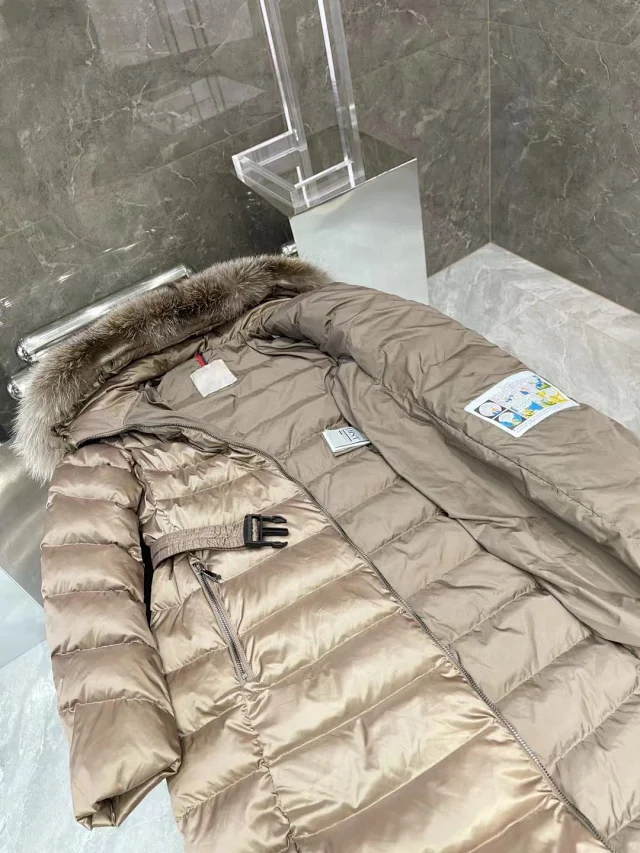 Fur-Trimmed MO Women's Long Down Jacket Detail
