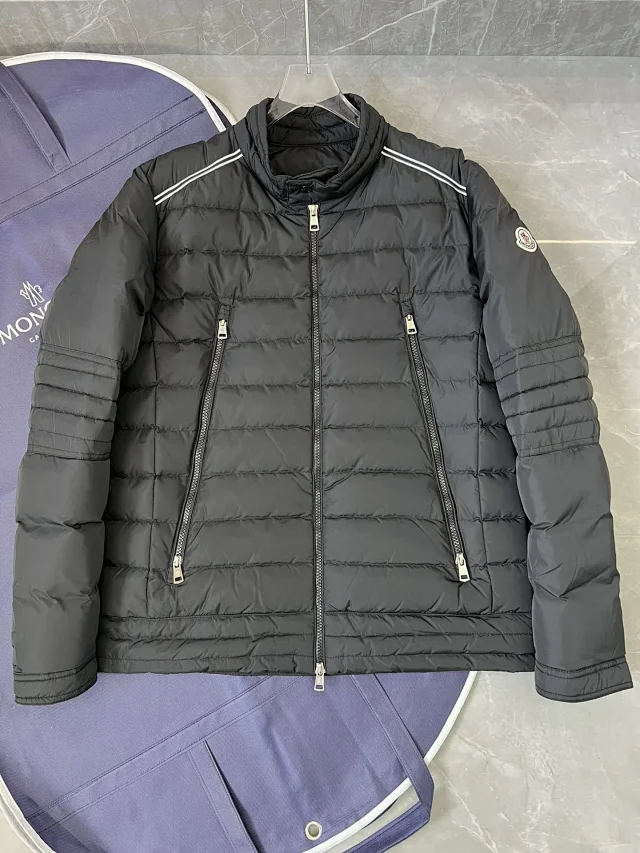 Mengjia Men's Striped Slim Down Jacket Detail