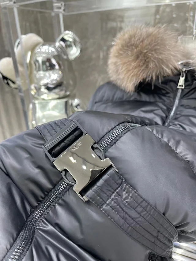 Fur-Trimmed MO Women's Long Down Jacket Detail