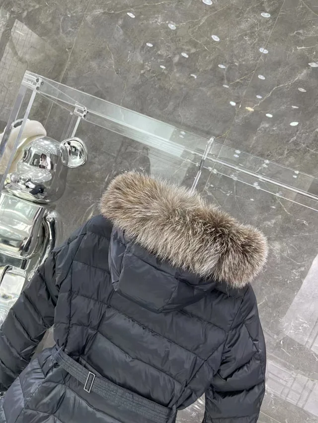 Fur-Trimmed MO Women's Long Down Jacket Detail