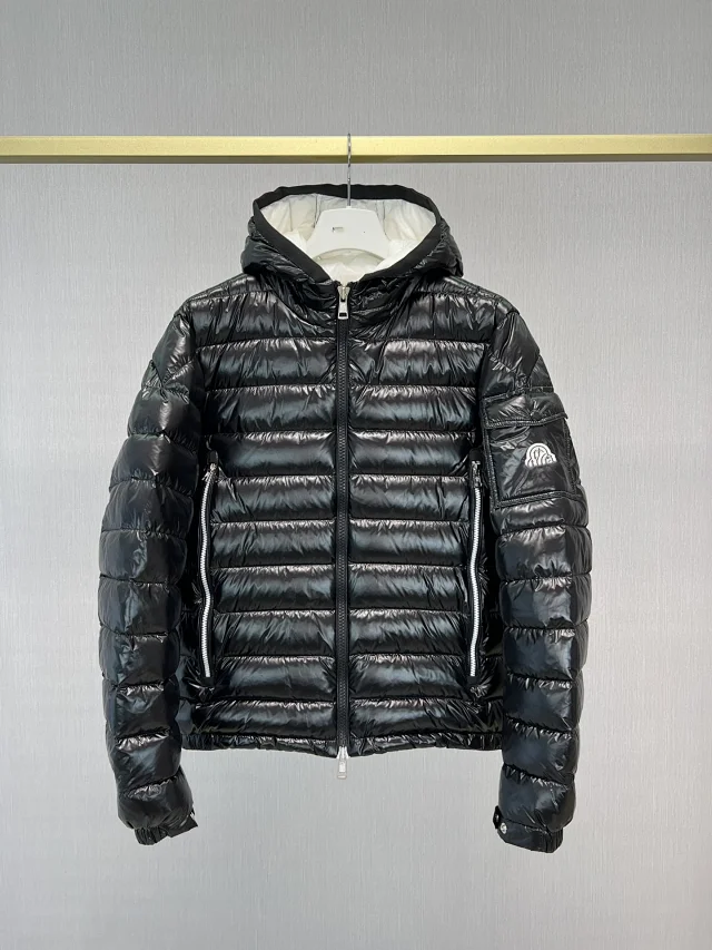 M's Men's Galion Solid Hooded Puffer Detail