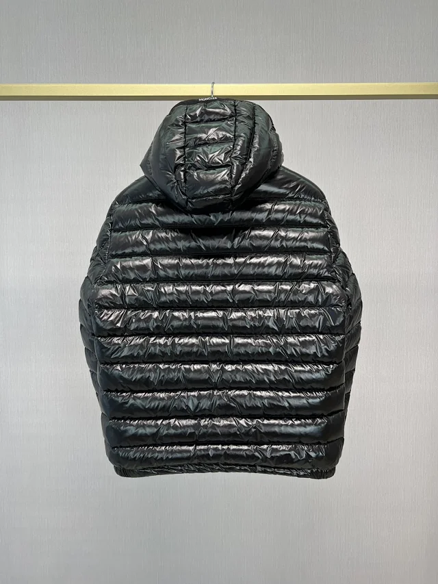 M's Men's Galion Solid Hooded Puffer Detail