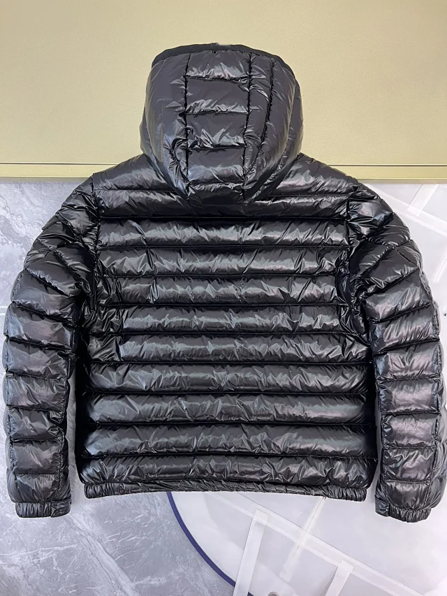 M's Men's Galion Solid Hooded Puffer Detail