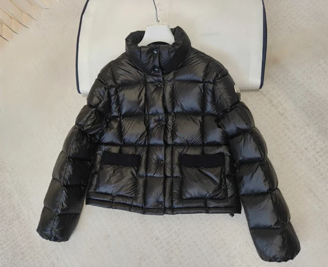 Moncler Jarcieu Woven-Trim Short Women's Puffer Detail
