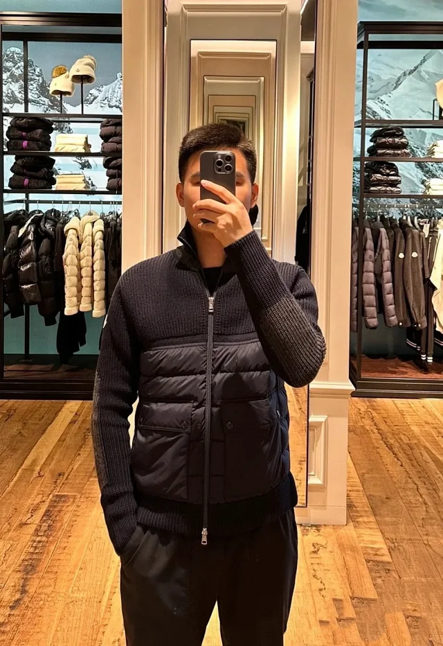 Mengjia Men's Stand Collar Down Jacket Detail