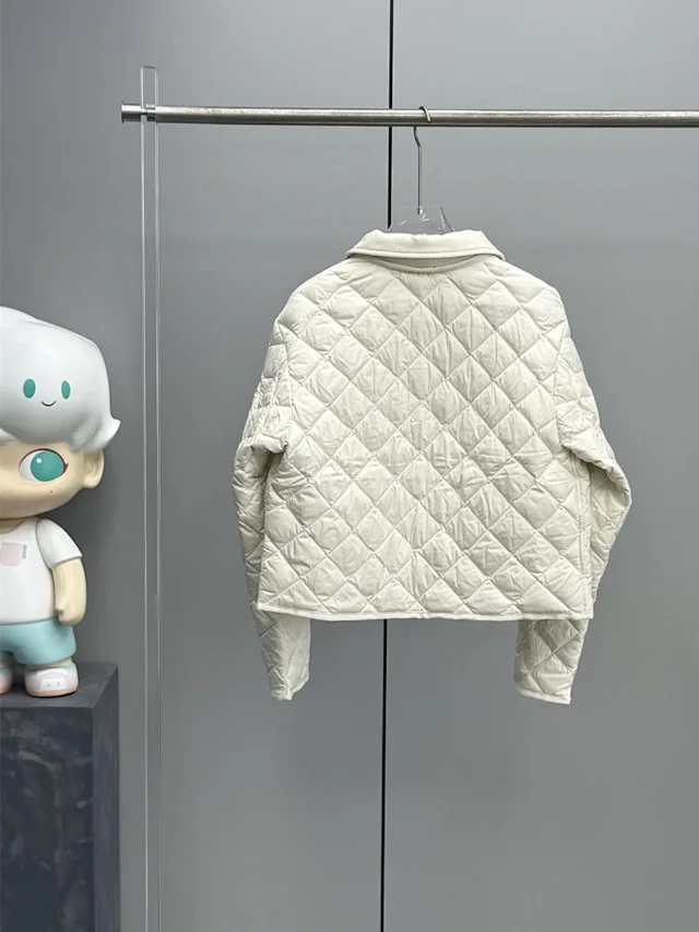 Mengjia New Chitre Diamond-Quilted Down Jacket Detail