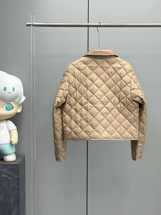 Mengjia New Chitre Diamond-Quilted Down Jacket Detail