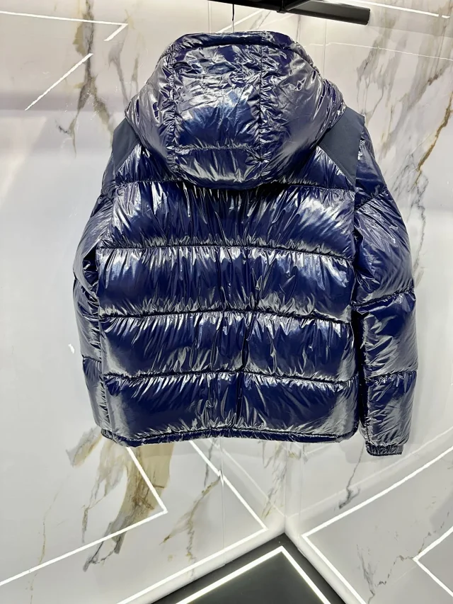 Mengjia Karakorum Men's Cropped Hooded Puffer Detail
