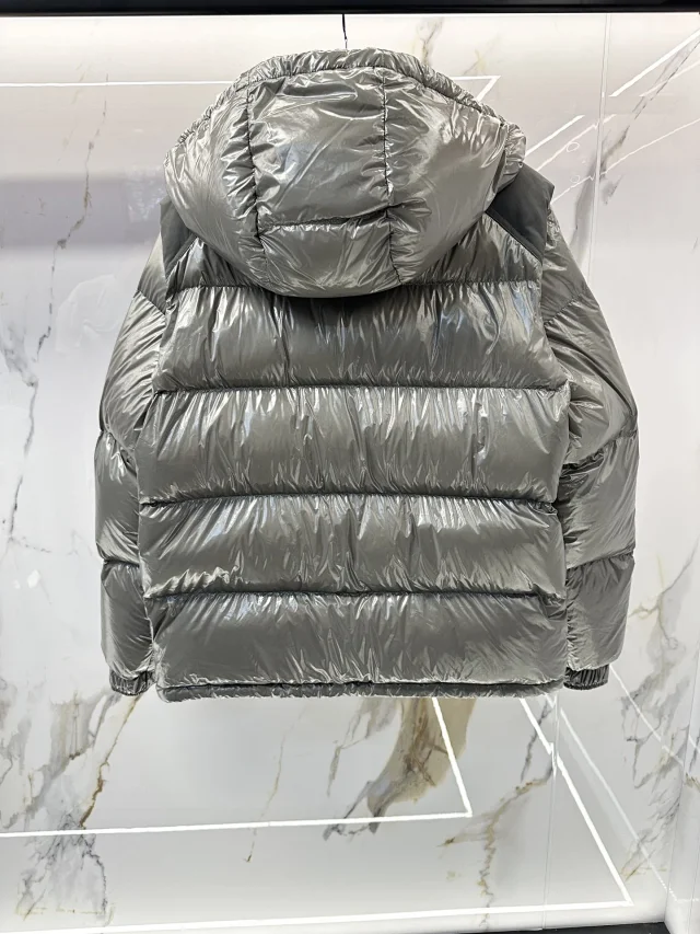 Mengjia Karakorum Men's Cropped Hooded Puffer Detail