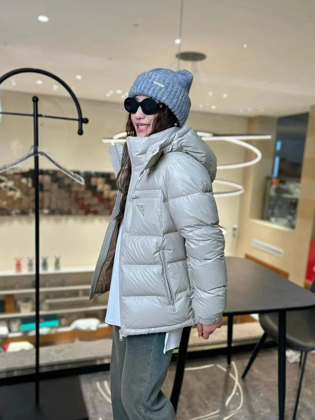 PRA2025 Unisex Minimalist Hooded Down Jacket Detail