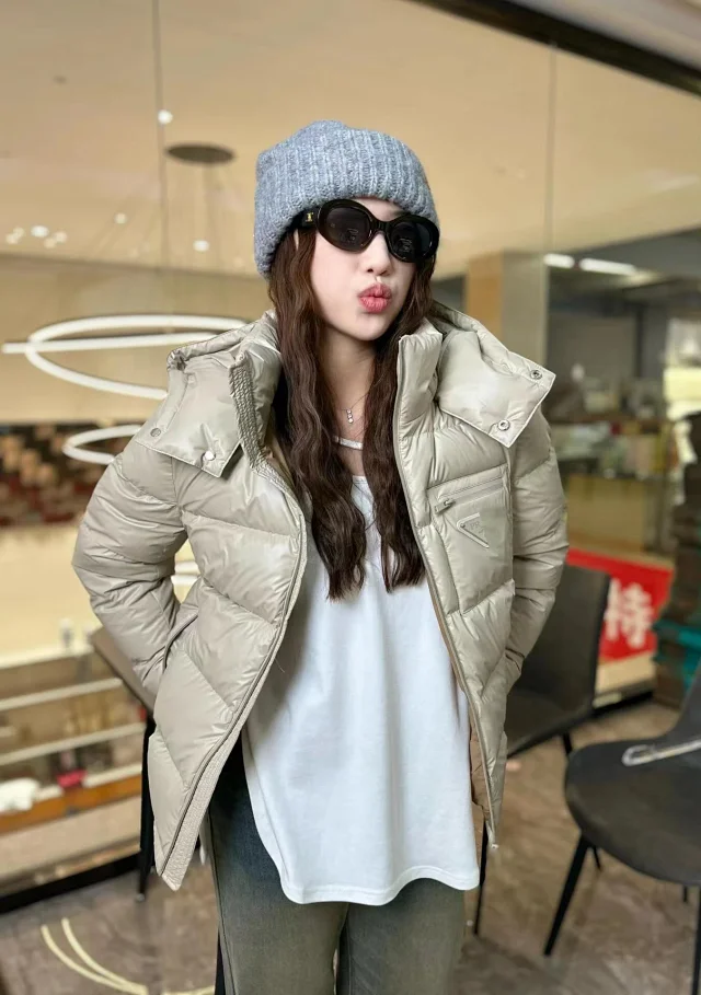 PRA2025 Unisex Minimalist Hooded Down Jacket Detail