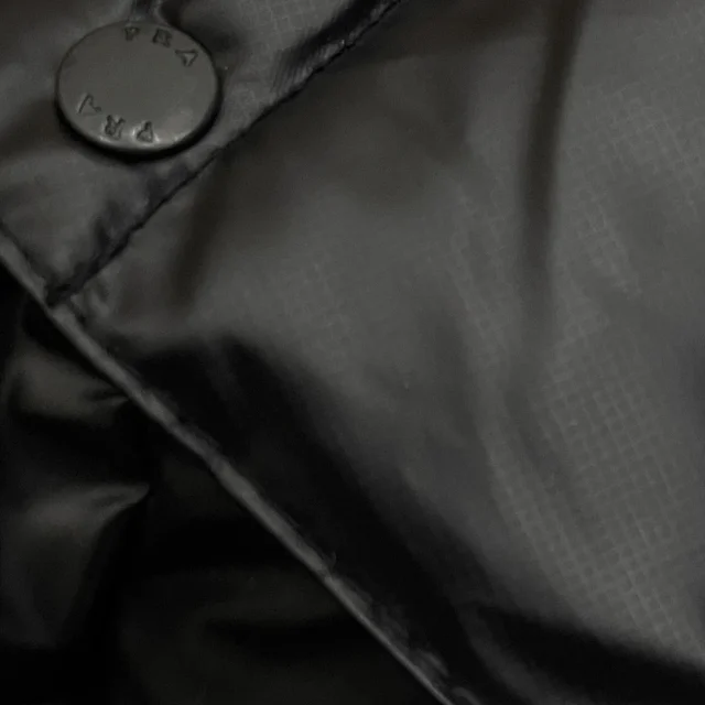 PRA2025 Unisex Minimalist Hooded Down Jacket Detail