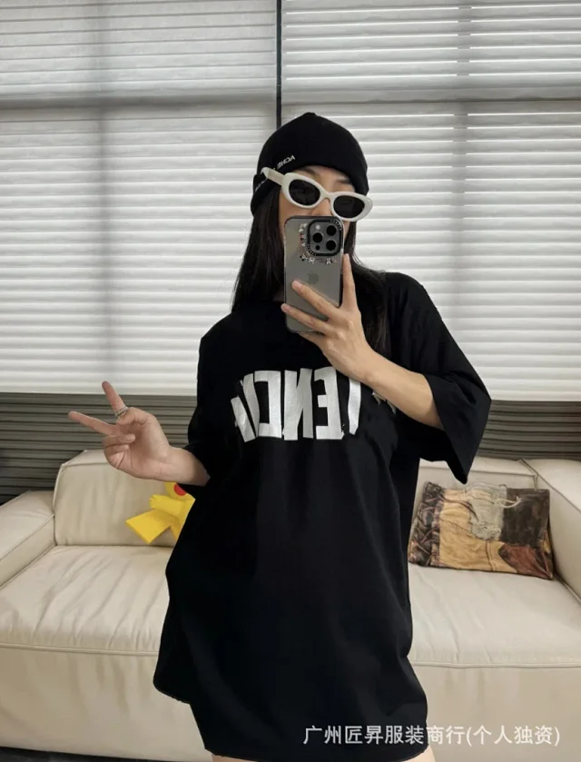 Authentic Balenciaga Graphic Distressed Heavyweight Tee Detail