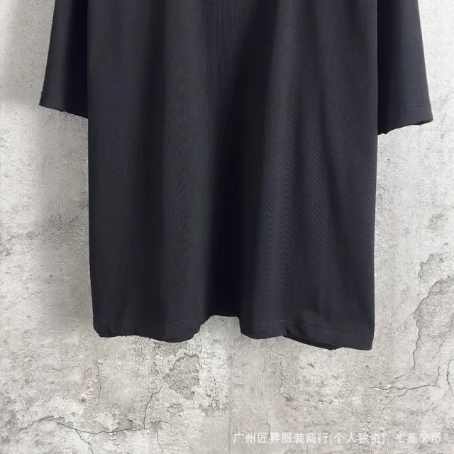B Unisex Loose Fit Print Tee Detail