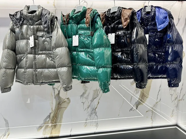 Mengjia Karakorum Men's Cropped Hooded Puffer Detail