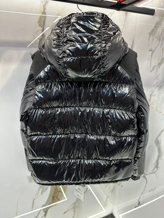 Mengjia Karakorum Men's Cropped Hooded Puffer Detail