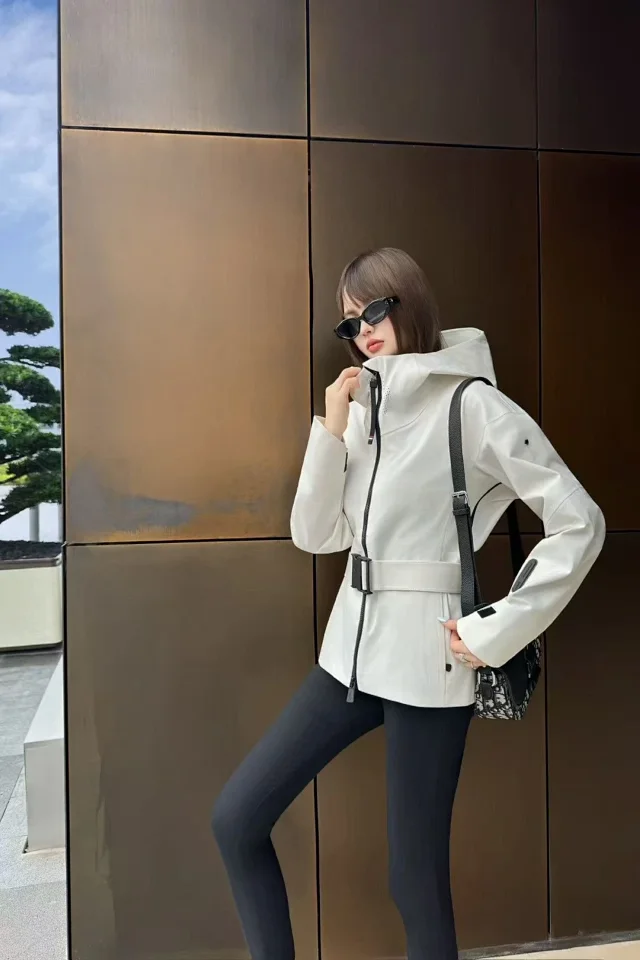 Mengjia Women's Hooded Windproof Waterproof Jacket Detail