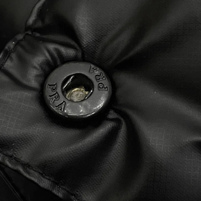 PRA2025 Unisex Minimalist Hooded Down Jacket Detail