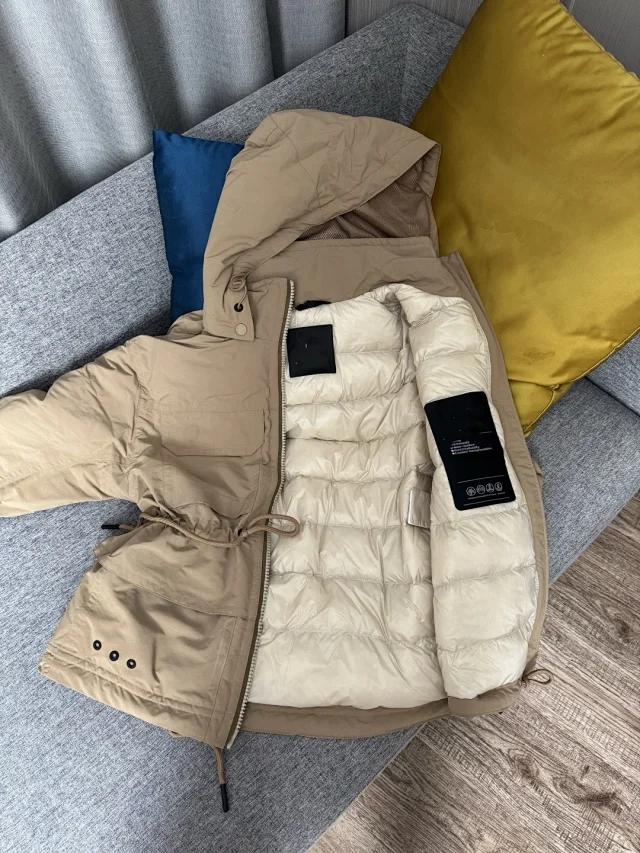 Mengjia Women's Nimba Hooded Down Jacket Detail