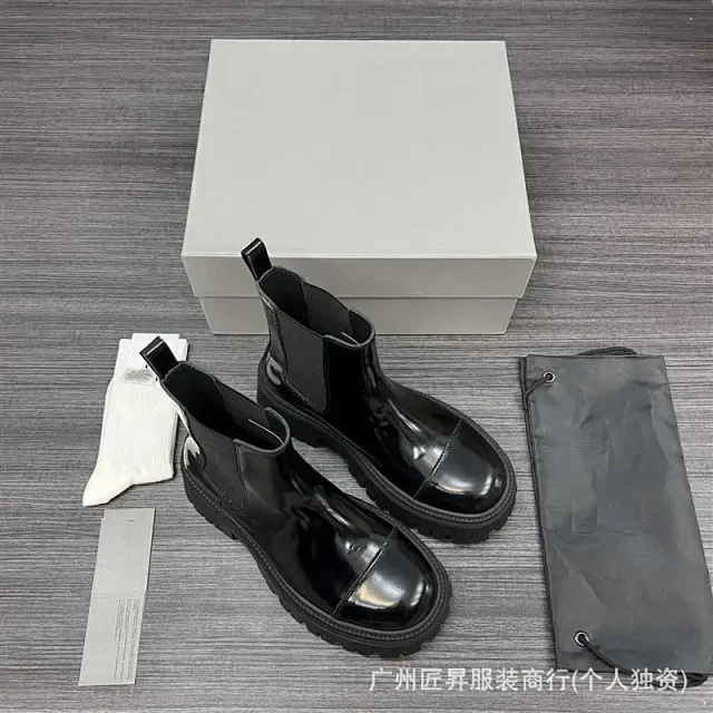 Duzhe B Men's Minimalist Leather Boots Detail