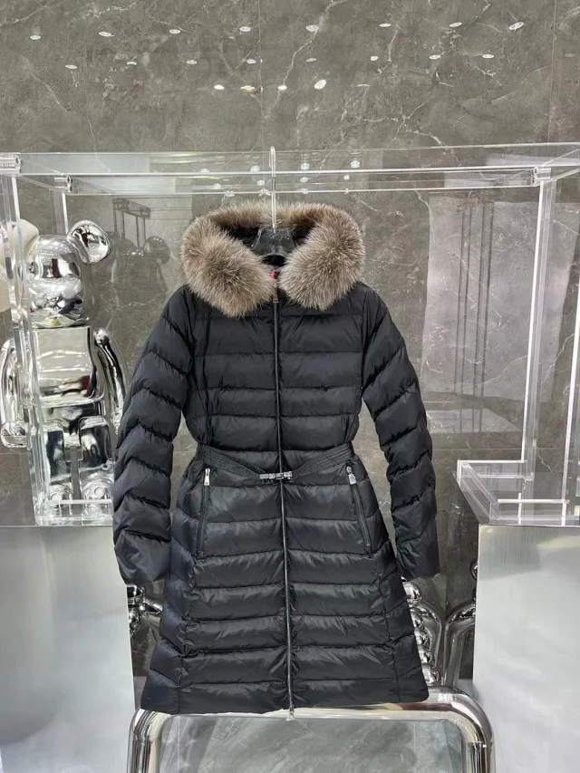 Fur-Trimmed MO Women's Long Down Jacket Detail