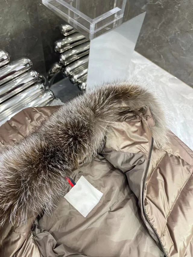 Fur-Trimmed MO Women's Long Down Jacket Detail