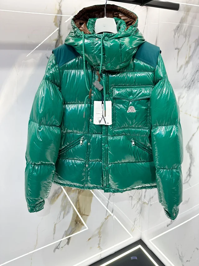 Mengjia Karakorum Men's Cropped Hooded Puffer Detail