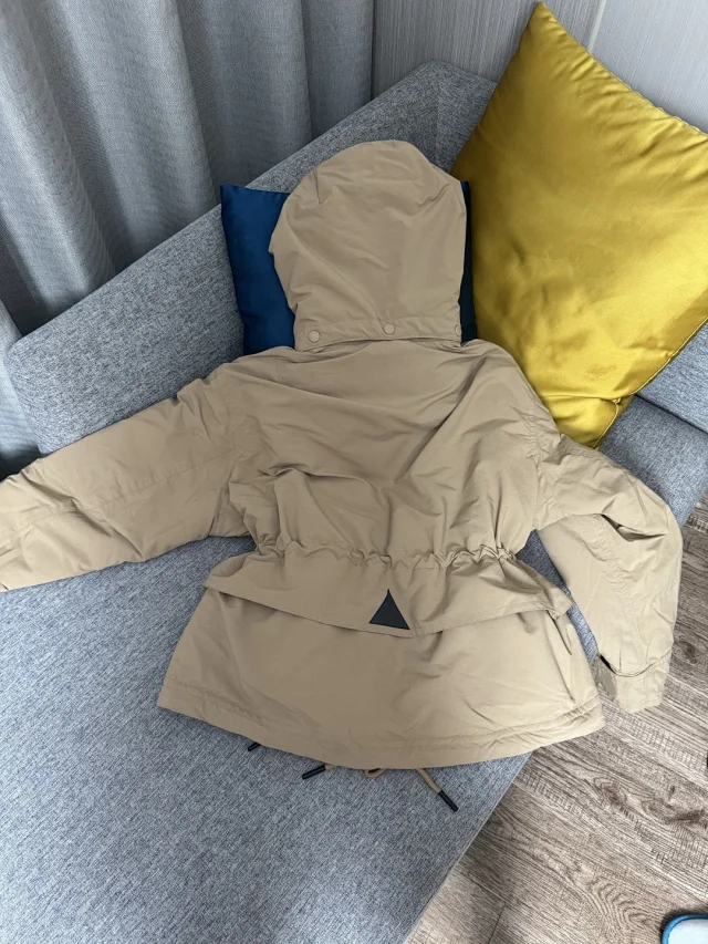 Mengjia Women's Nimba Hooded Down Jacket Detail