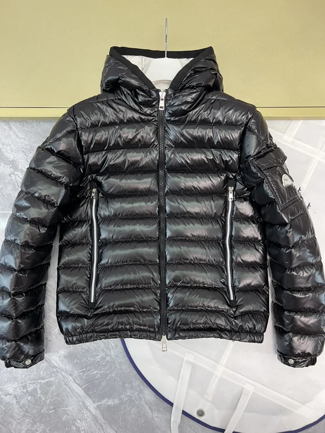 M's Men's Galion Solid Hooded Puffer Detail