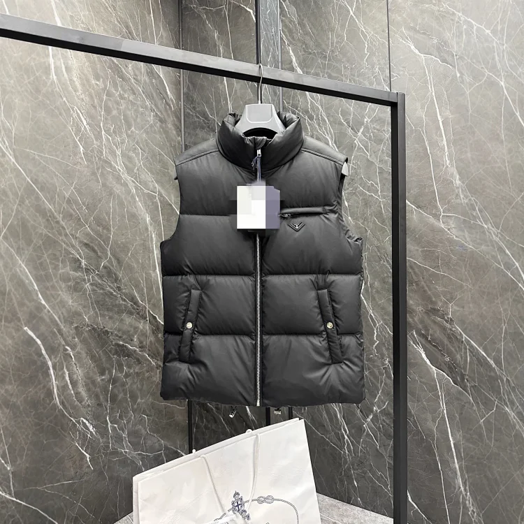 P Men's Triangle Logo Mandarin Vest