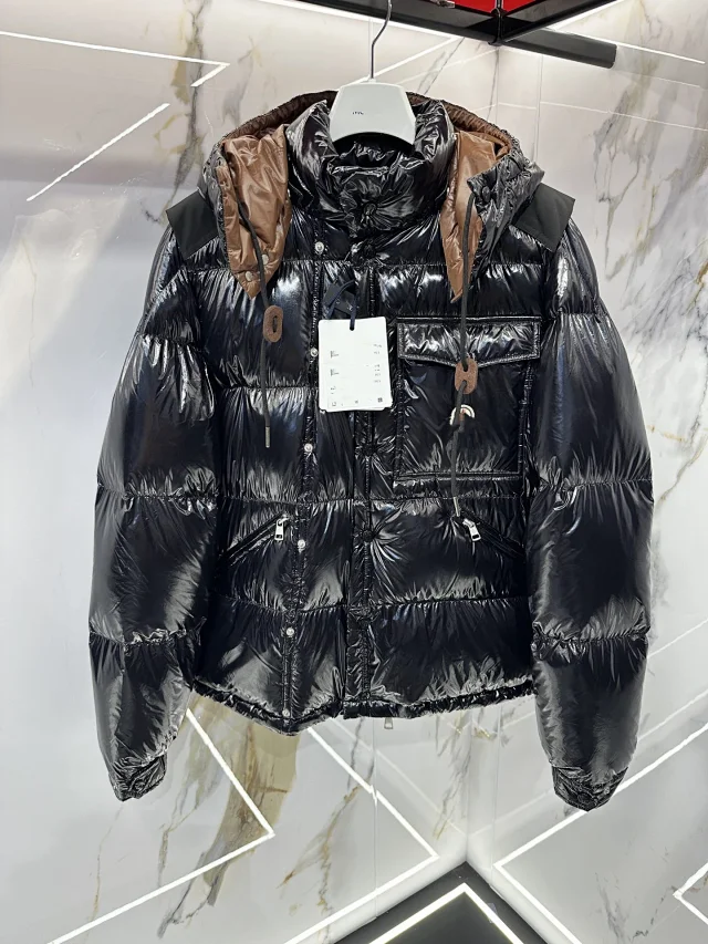 Mengjia Karakorum Men's Cropped Hooded Puffer Detail