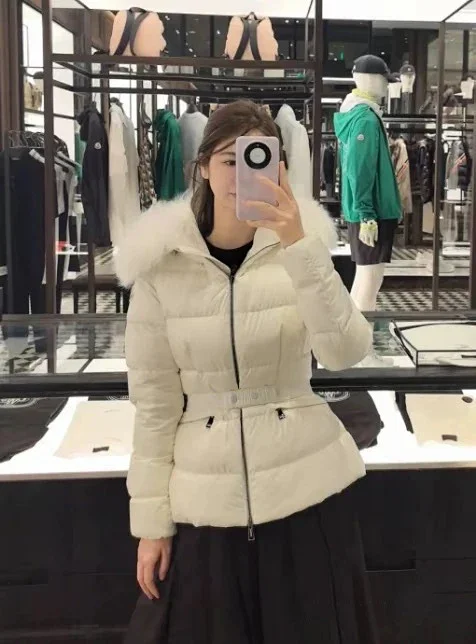 MengJia Boedic Women's Hooded Short Down Detail