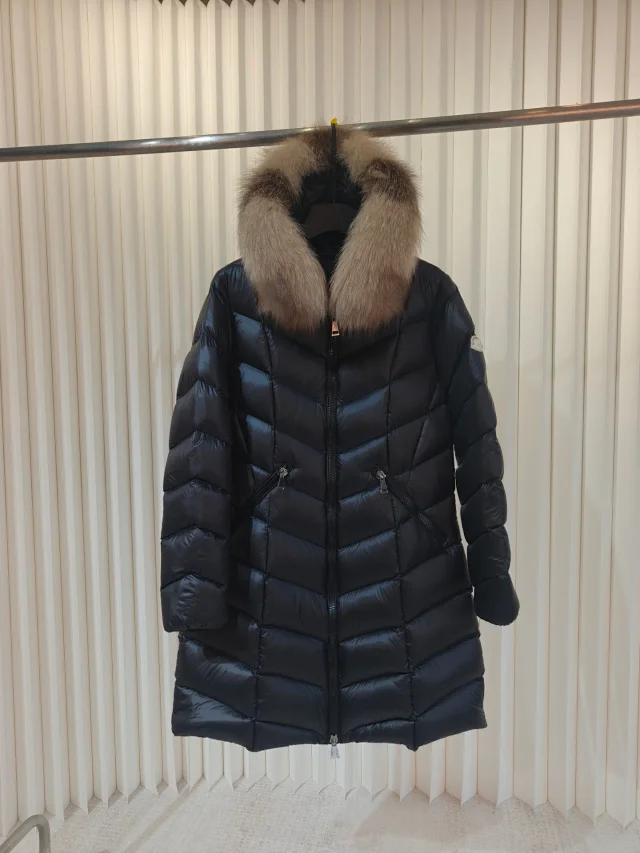 Mengjia Fulmarus Women's Hooded Down Coat Detail