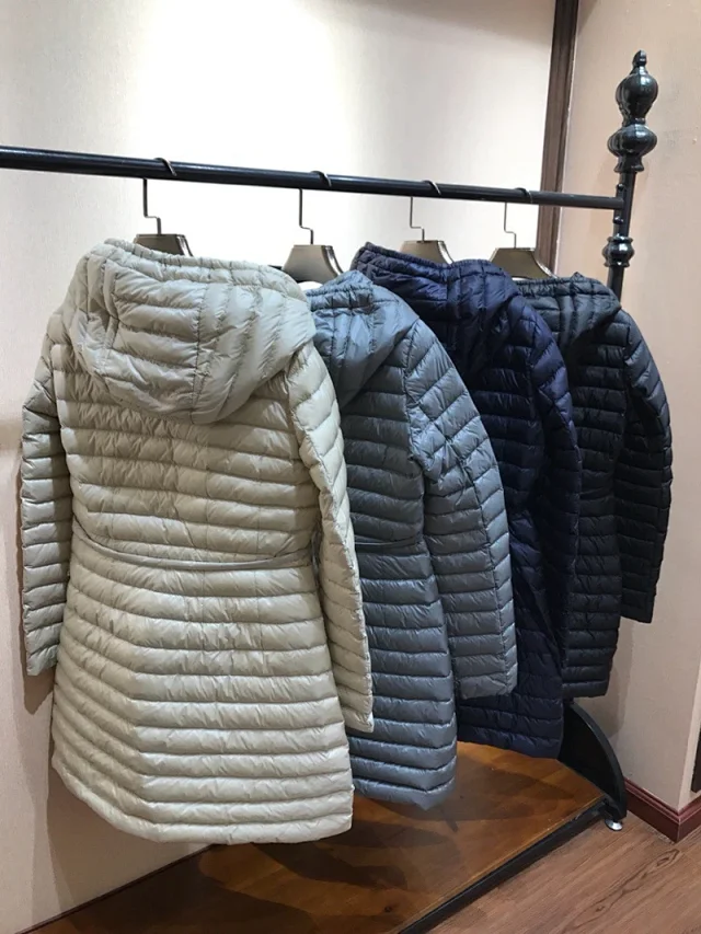 Gaoban BARBEL Women's Belted Hooded Puffer Detail