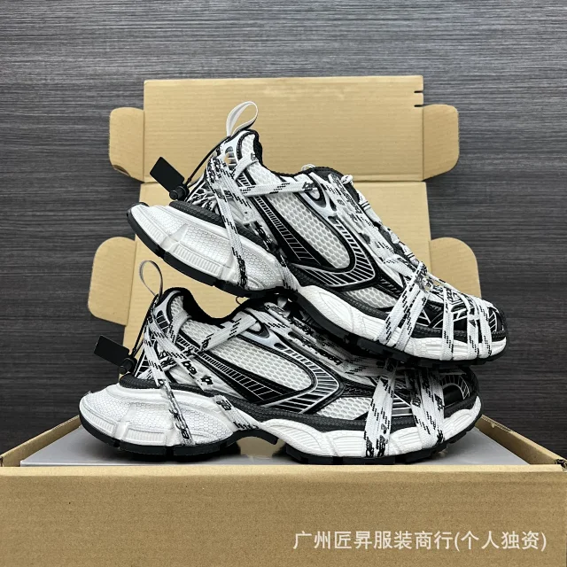 Paris Distressed Couple Woven Sneakers Web Detail