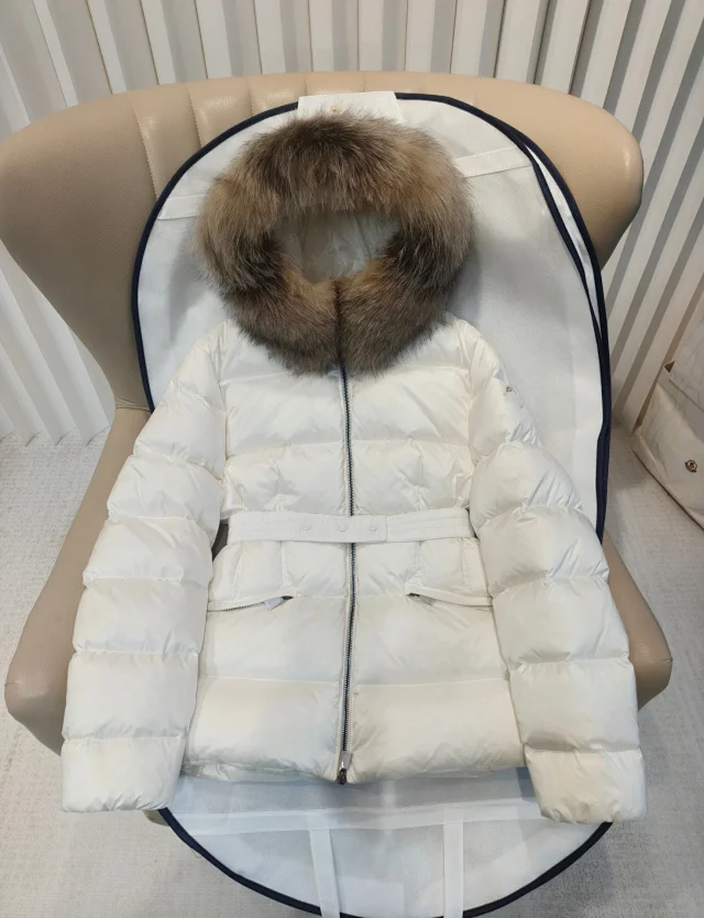 Meng Jia Boedic Women's Hooded Puffer Detail